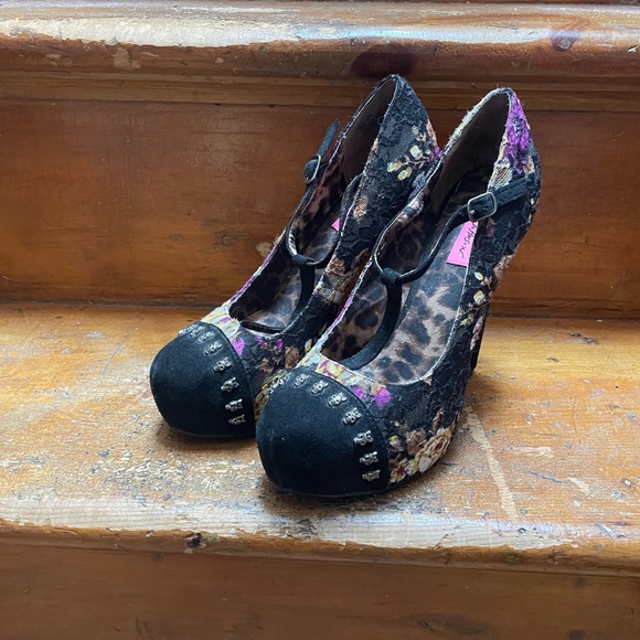 Betsey Johnson Morticia Heels - Picture 3 of 5